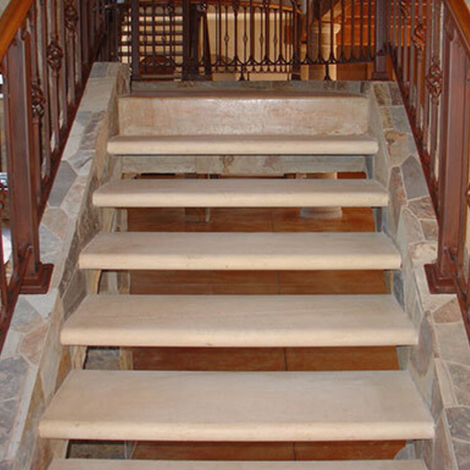 DAKOTA-FLAGSTONE-WITH-LIMESTONE-TREADS_960x960