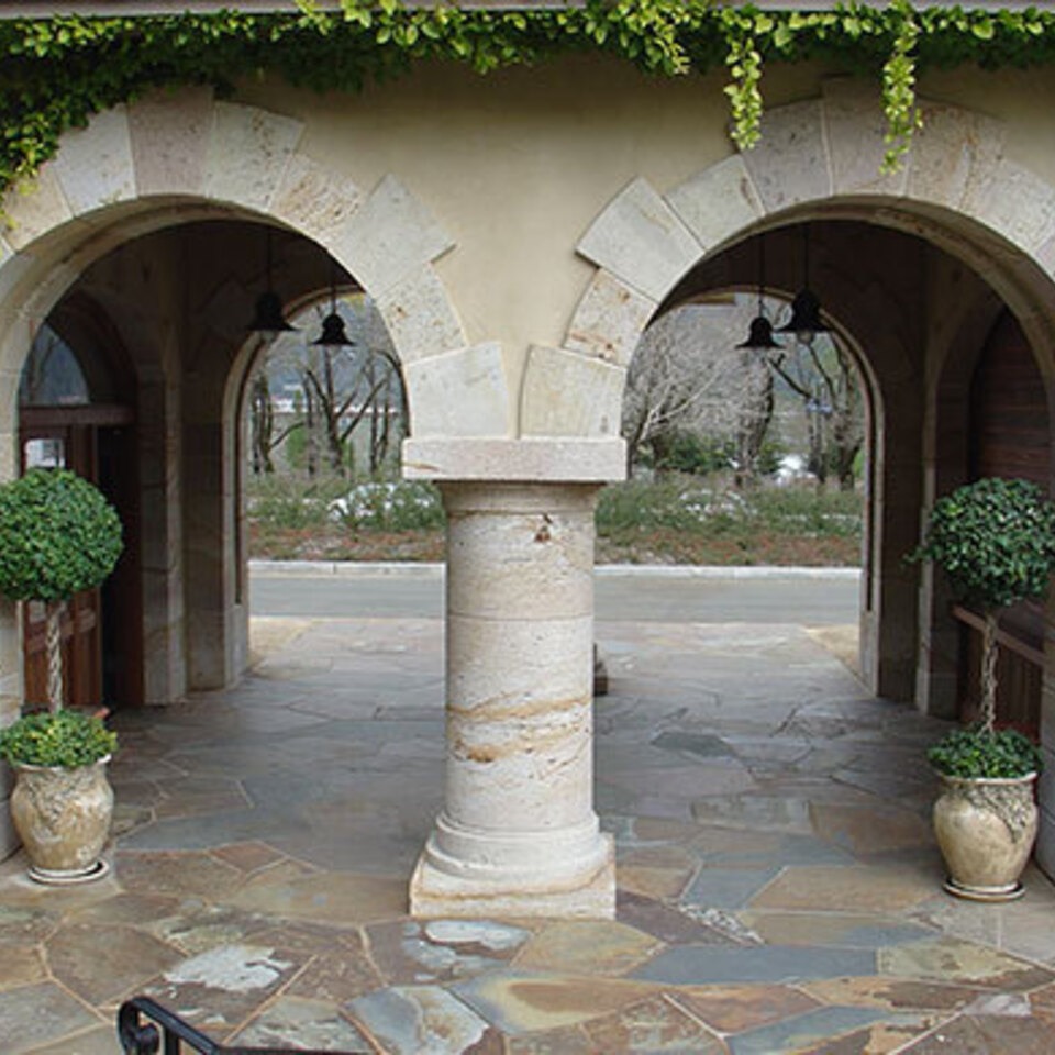 TUFA-COLUMNS-WITH-MONTANA-FLAGSTONE_960x960