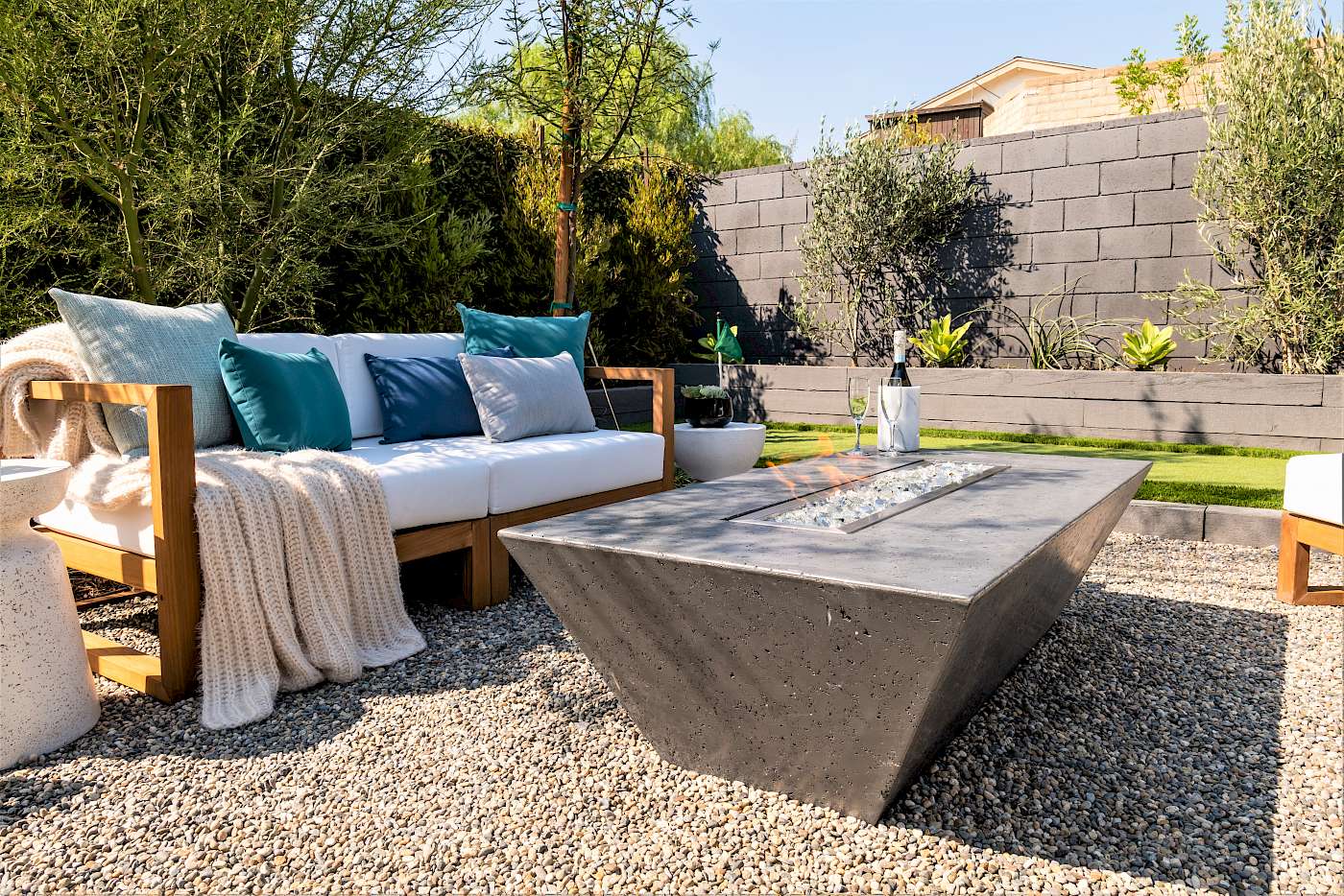core_gravel_honeycomb_property_brothers_patio_firepit_15.1400×0